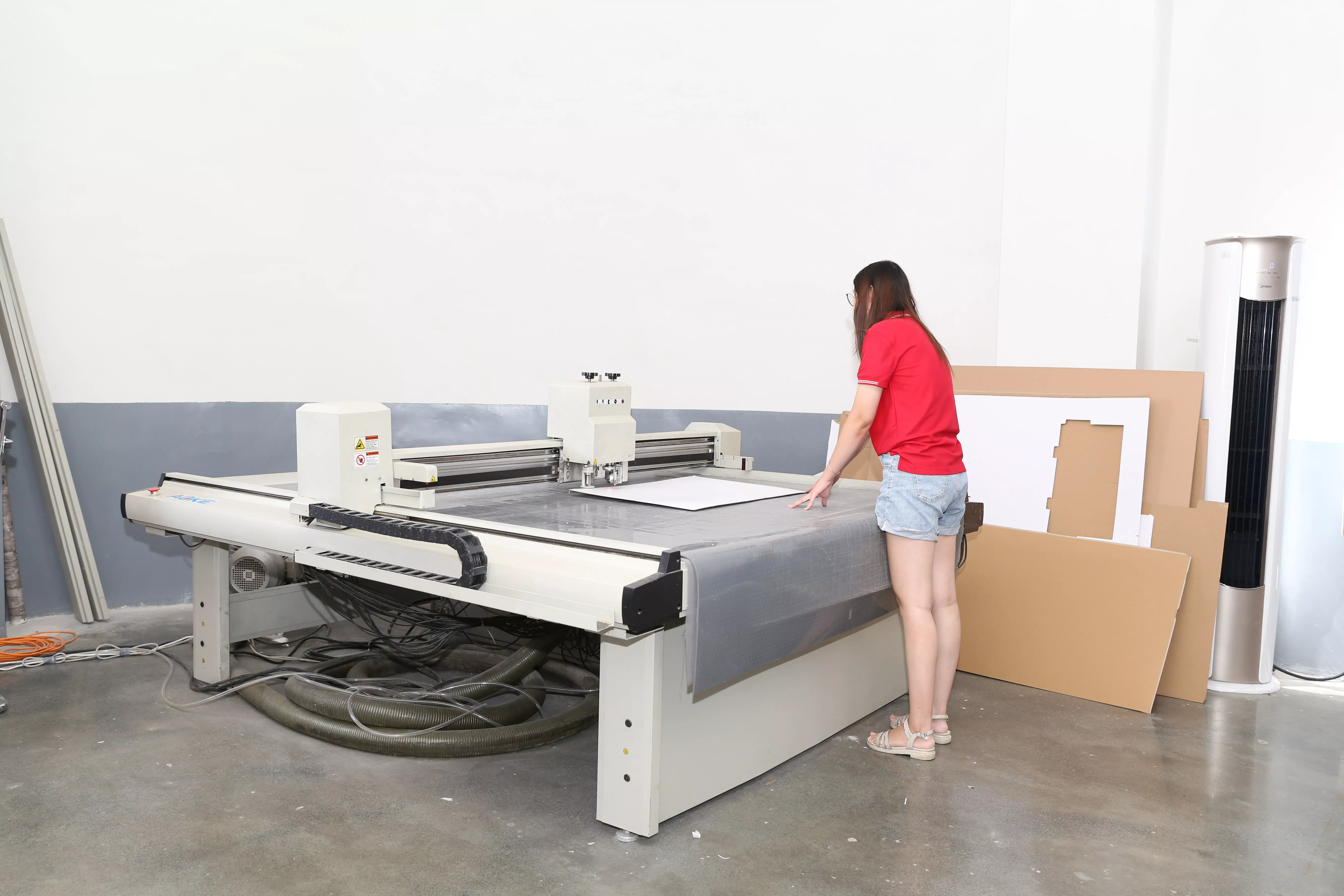 Sample cutting area